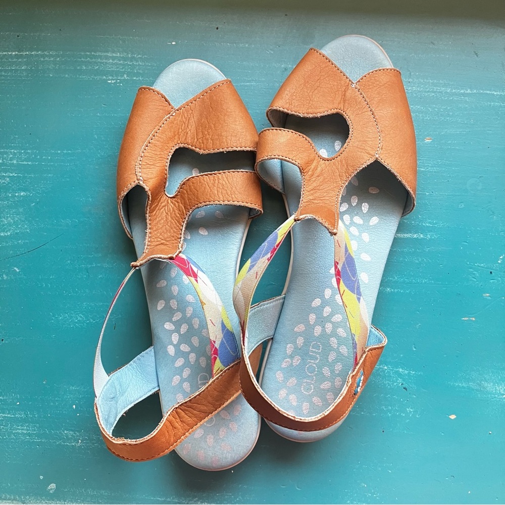 Cloud footwear sandals with peakaboo sides European size 40 Women’s 9 or 9.5